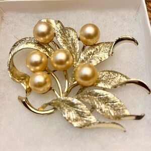 Vintage Emmons MCM Faux Pearl Leaf Spray Brooch Pin Pale Gold Tone 3" 1960s